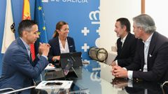 La conselleira de Mar, Marta Villaverde, con el director xeral de Pesca, Cndido Rial, durante un encuentro con miembros de la empresa Stolt Sea Farm