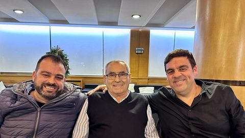 Antonio Novo Oujo, en el centro de la imagen, junto a Julio y Jos� Manuel Mart�nez.