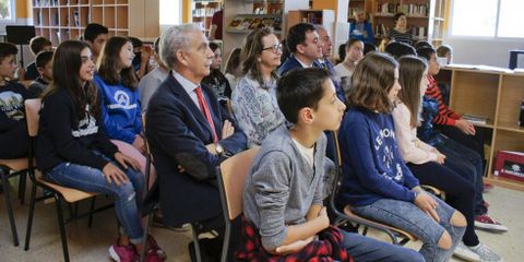 Rodr�guez (segundo por la dcha), ayer, en A Xunqueira II. 