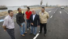 Jos� Juan Dur�n estuvo ayer acompa�ado por el ex alcalde y por el edil Jos� Ram�n Abal, entre otros. 