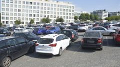 El aparcamiento de Santa Marta est� saturado y lleno de socavones