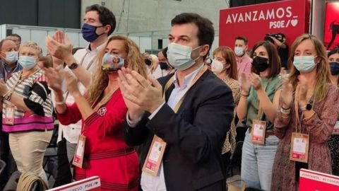 Caballero, en el Congreso del PSOE en Valencia con la delegaci�n gallega del partido