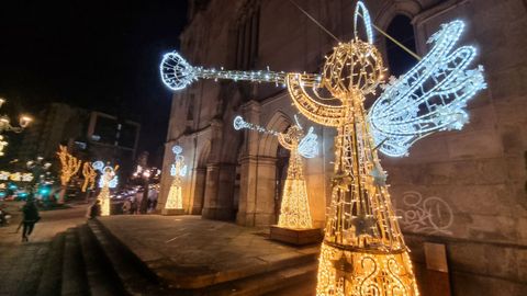 �ngeles navide�os en Santiago de Vigo, en esta ciudad