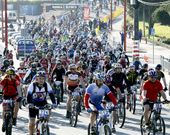 Los participantes iniciaron el recorrido de la BTT de Dumbr�a en las instalaciones de O Conco.