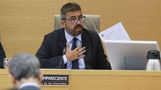 El expresidente de la Generalitat valenciana, Carlos Maz�n, ante la comisi�n parlamentaria que investiga la gesti�n de la crisis de la dana