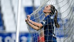 Sara Bermell se lamenta durante el Oviedo-Deportivo Alavs