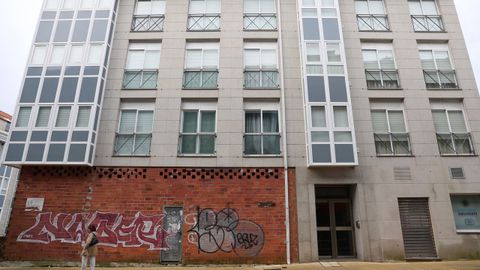 La vivienda forma parte de un bloque situado en la avenida de A Constituci�n.