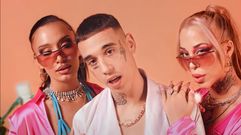 Kaydy Cain, en uno de sus �ltimos videoclips, en los que la sexualizaci�n de las mujeres es recurrente. Lo que, unido a las letras de las canciones, ha puesto en pie de guerra a varios colectivos feministas e instituciones. El trapero act�a hoy en la Sala Capitol de Santiago, que tras las peticiones para cancelar este concierto aclara que no es la responsable de su contrataci�n. 