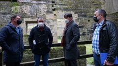 El consejero Borja S�nchez con los tres alcaldes de Los Oscos 