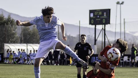 Mateo Sobral, en un partido con el Celta Juvenil A.