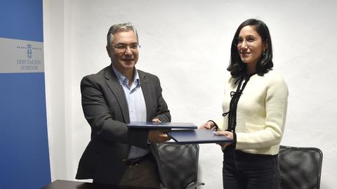 Luis Menor y Sherezade Nez firmaron la cesin del tramo final de la carretera de San Vicente de la Diputacin al Concello.