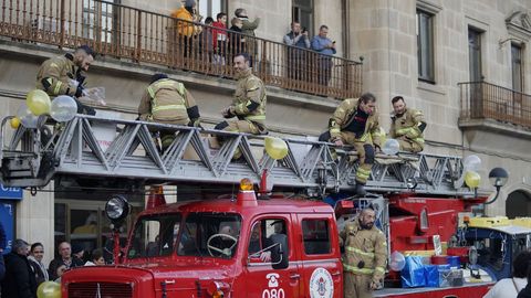 Miles de personas salieron a las calles de Ourense para recibir a sus majestades de Oriente pese al frío
