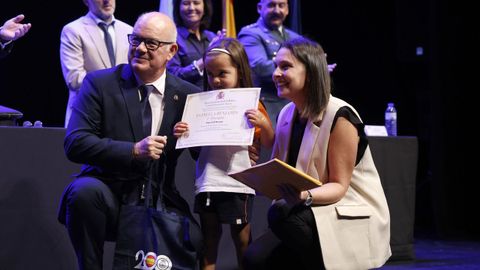 Irina Cid Seoane, Ximena Gonz�lez L�pez y Elsa Touza Gonz�lez recibieron los premios por sus dibujos
