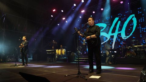 El grupo en un concierto en la playa de Riazor del año 2022