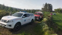 Imagen del dispositivo de emergencias, en las inmediaciones del lugar donde fue hallado el cuerpo sin vida de un hombre, vecino de Olveiroa.