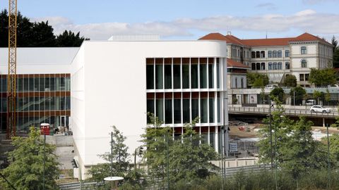 El nuevo edificio del complejo administrativo de San Caetano, en Santiago, est� casi listo para empezar a trabajar.