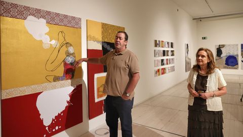 Xos&eacute; Luis Garc&iacute;a Canido, comisario da mostra, e &Aacute;ngeles Tilve, directora do Museo de Pontevedra