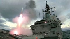 Lanzamiento de un misil bal�stico desde la Crist�bal Col�n. 