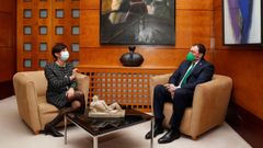 El presidente del Principado, Adri�n Barb�n con la ministra de Pol�tica Territorial y portavoz del Gobierno, Isabel Rodr�guez en una imagen de archivo