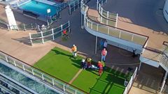 Tripulaci�n del Pesca 2 durante la operaci�n de evacuaci�n de la mujer, que navegaba a bordo de un crucero
