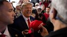 Trump hizo campaaeste domingo en un bar de la localidad de Ankeny (Iowa).