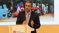 El alcalde de Ortigueira, Rafael Gir�n, durante la presentaci�n del Festival en Fitur