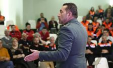 El teniente Juan Carlos Nogueiras, ayer, en la jornada para agrupaciones de Protecci�n Civil. 