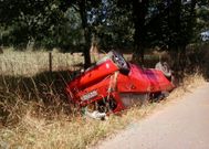 El coche, un Seat Ibiza, volc� en la carretera de Br�ntega