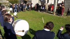 M�sicos de la Banda de Sober actuando en Proendos en las fiestas de San Amaro