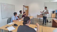 Alumnos del taller de empleo Tahume 11 en una de las clases te�ricas del programa