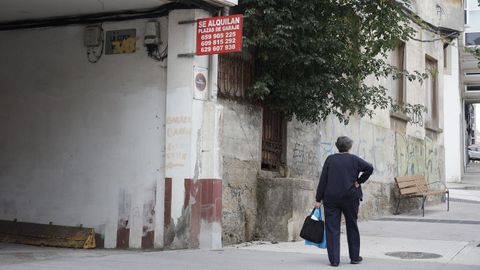 Cartel de plazas de alquiler en un garaje de la calle Cerca