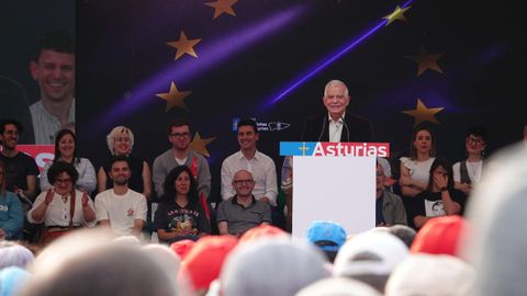 Acto pblico que la FSA-PSOE ha celebrado esta tarde en La Felguera (Langreo) en el que han intervenido Josep Borrell