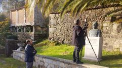 <span lang= gl >O alcalde, Esteban Ares, con Lu�s Avil�s, quen gravou un v�deo sobre Zernadas de Castro</span>