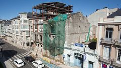 El inmueble n� 48 es el que est� cubierto con una lona verde