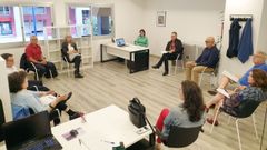 Socios de la cooperativa de cohousing Ancoradoiro, en una reuni�n