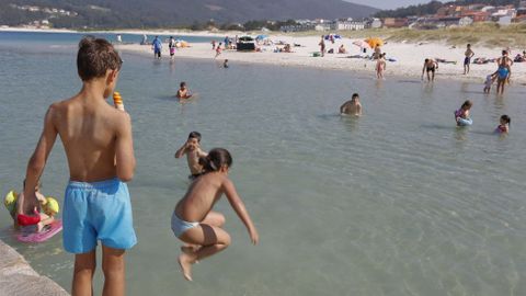 Una de las obligaciones de los niños en verano es jugar al aire libre mañana y tarde
