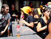 Las barras exteriores podr�n funcionar entre las diez de la noche y las cuatro de la tarde. 