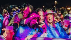 Noche del viernes con gabardinas en el Nachi�os Fest