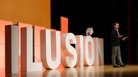 Albert Rivera denunci� ayer la existencia de un pacto entre populares y socialistas para �salvar al soldado S�nchez� y as� mantener el bipartidismo.