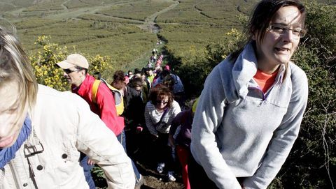 Andainas Co�ece a Costa da Morte. Ruta do mar � terra, en Cee. Subida monte Agudo.