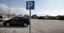 La parcela, que tiene capacidad para cerca de cien veh�culos, est� alquilada por el Concello. 