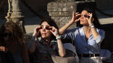 Eclipse de sol. Eclipse parcial desde a praza do Obradoiro