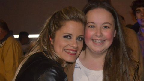 Melisa con la cantante de la orquesta Panorama, F�tima Pego