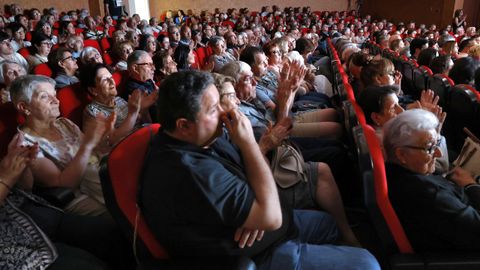 El p�blico llen� este s�bado el auditorio de la Casa da Cultura de Burela durante el preg�n