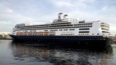 El crucero, atracado en Trasatl�nticos