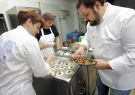 El chef Miguel Mosteiro elabor� los platos que se sirvieron. 