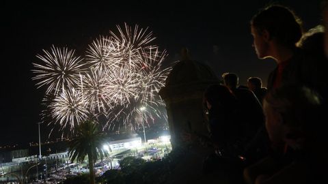 Ferrol se despidi� de sus fiestas con los tradicionales fuegos de San Ram�n.