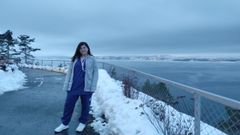 Alejandra Souto G�mez con el uniforme de su anterior empleo, en una residencia de mayores.