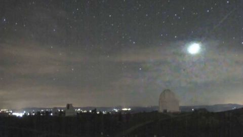 Bola de fuego captada por las c&aacute;maras exteriores del observatorio astron&oacute;mico de Calar Alto, en G&eacute;rgal (Almer&iacute;a).