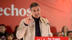 Pedro S�nchez interviene en un acto electoral en Huesca, este domingo, para respaldar a la candidata socialista a la presidenta de Arag�n, Pilar Alegr�a.  